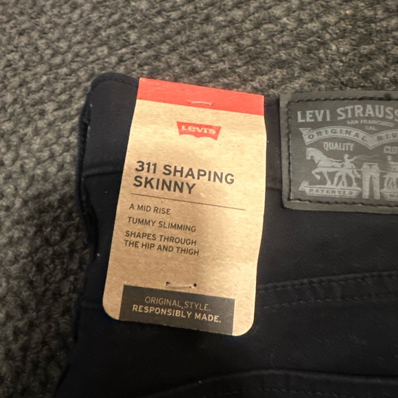 Levi's Black 311 Shaping Skinny Jeans Womens Size 34x30 Mid-Rise Tummy Slimming - Picture 2 of 6